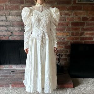 Lily International Vintage Wedding Dress in white size L